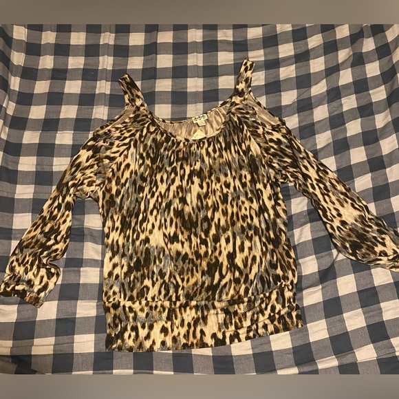 Sassy sisters leopard open shoulder long sleeve - Picture 1 of 4